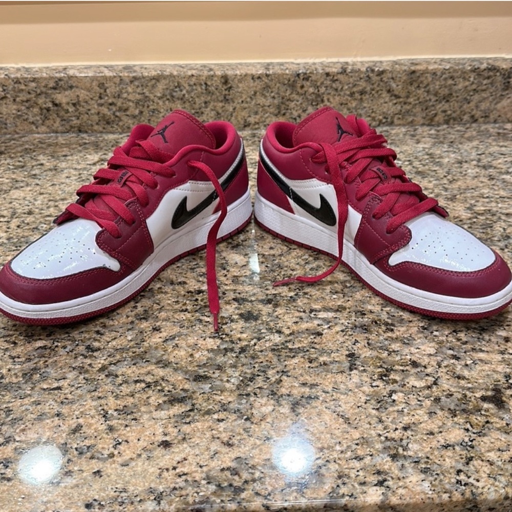 Nike Air Jordans 1 Low Noble Red Black-White | Youth size 6 | Women’s 7.5